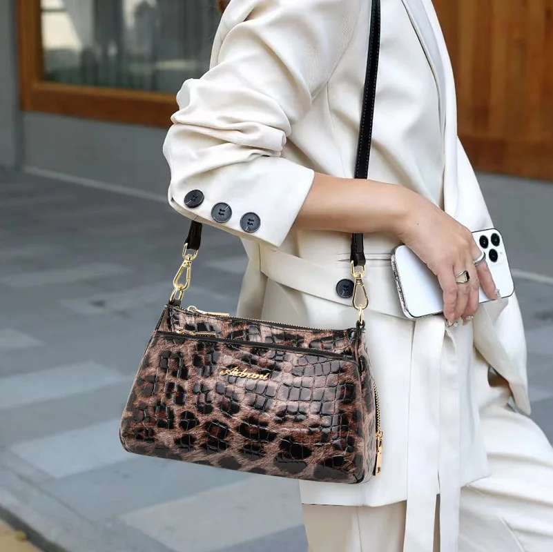 Leopard print crossbody bag, women's high-end and stylish small bag, women's shoulder bag, fashionable leather women's bag
