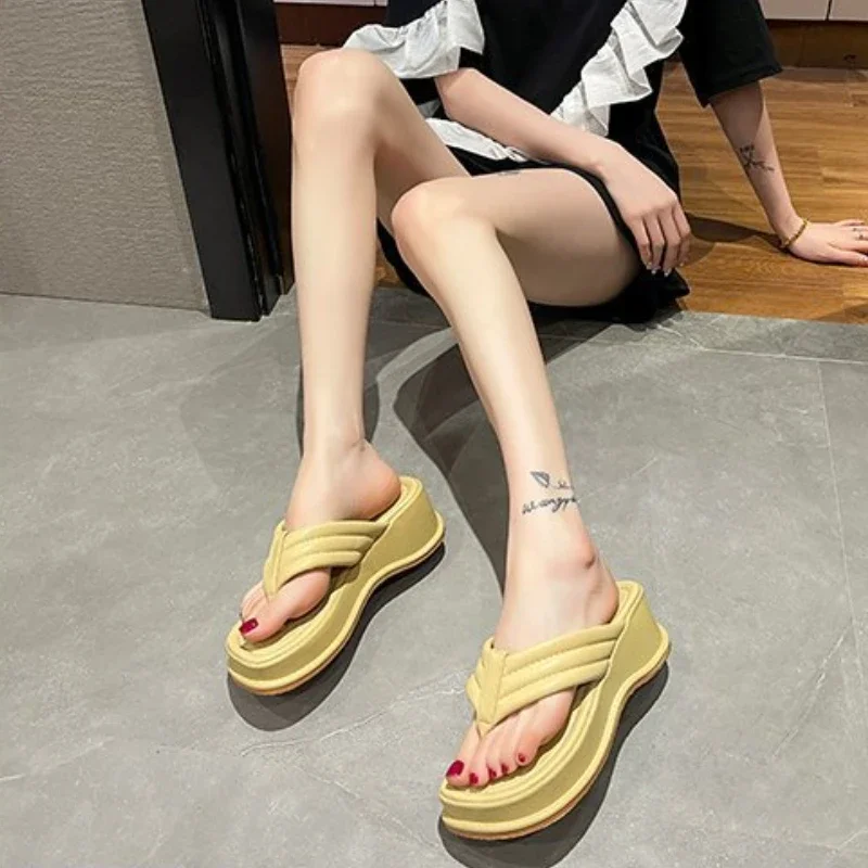 2023 New Muffin Platform Platform Flip-flops with Clip-on Toes Women Wear Square Toe Sandals French Flip-flops