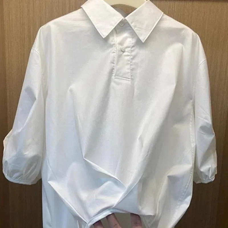 Camicetta vintage allentata a pieghe asimmetrica Estate nuova camicia casual da strada solida a maniche corte Top Abbigliamento donna elegante alla moda