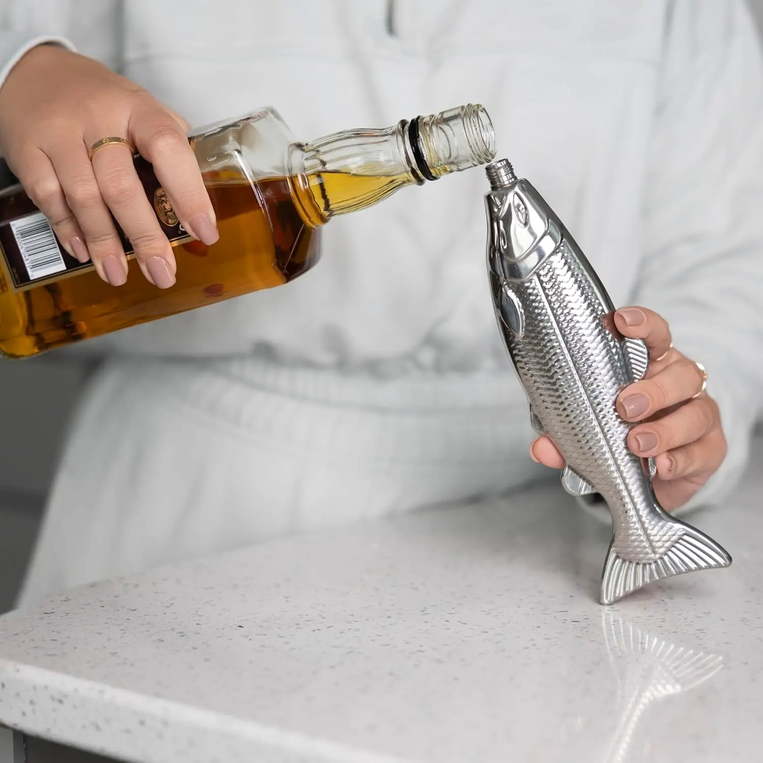 قارورة الورك على شكل سمكة 5 أونصة زجاجة 304 من الفولاذ المقاوم للصدأ قارورة ويسكي صغيرة للجيب هدية لصيد الأسماك علم روسيا