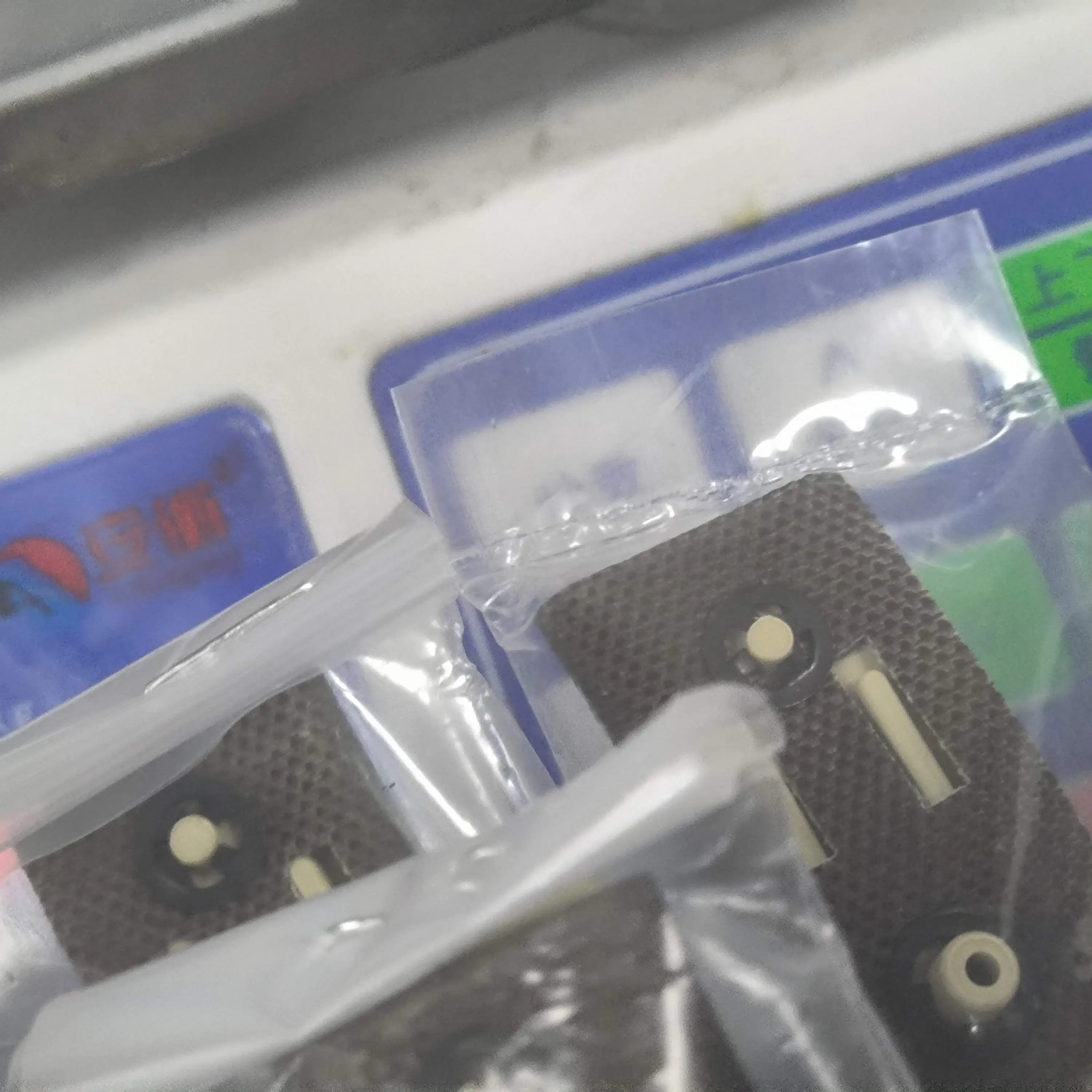 

FK-1150 302RV93050 Держатель масляной накладки для Kyocera M2040 M2135 M2235 M2540 M2635 M2640 M2735 M2835 P2040 P2235 P2335