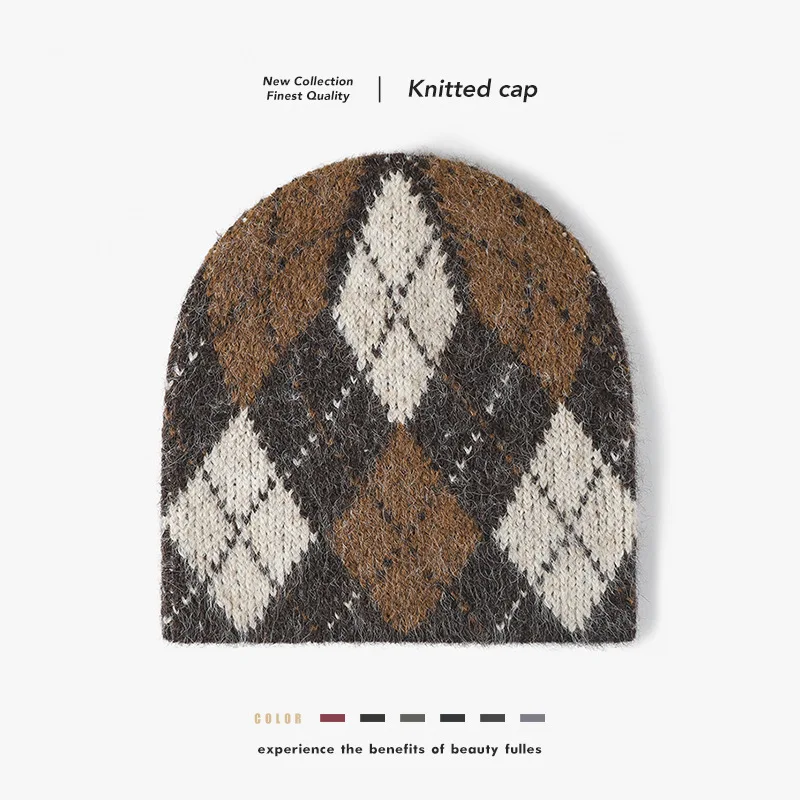 Korean-style color-blocked plaid knitted beanie for women, versatile and warm, college-style cold weather hat that makes