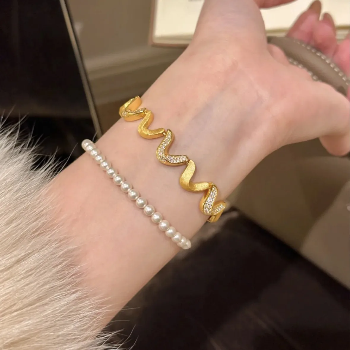 24K niche design sense   ripples women's bracelet 9999 light luxury high-end sense point diamond brushed craft bracelet jewelry