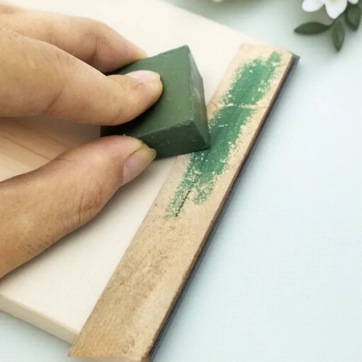 

Premium Material Knife Sharpener Leather Honing Strop with Polishing Paste Versatile Easy to Use