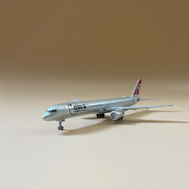 

1:400 Boeing 757-300 American Northwest Airlines Simulation Alloy Passenger Aircraft Model Old Goods Without Color Box