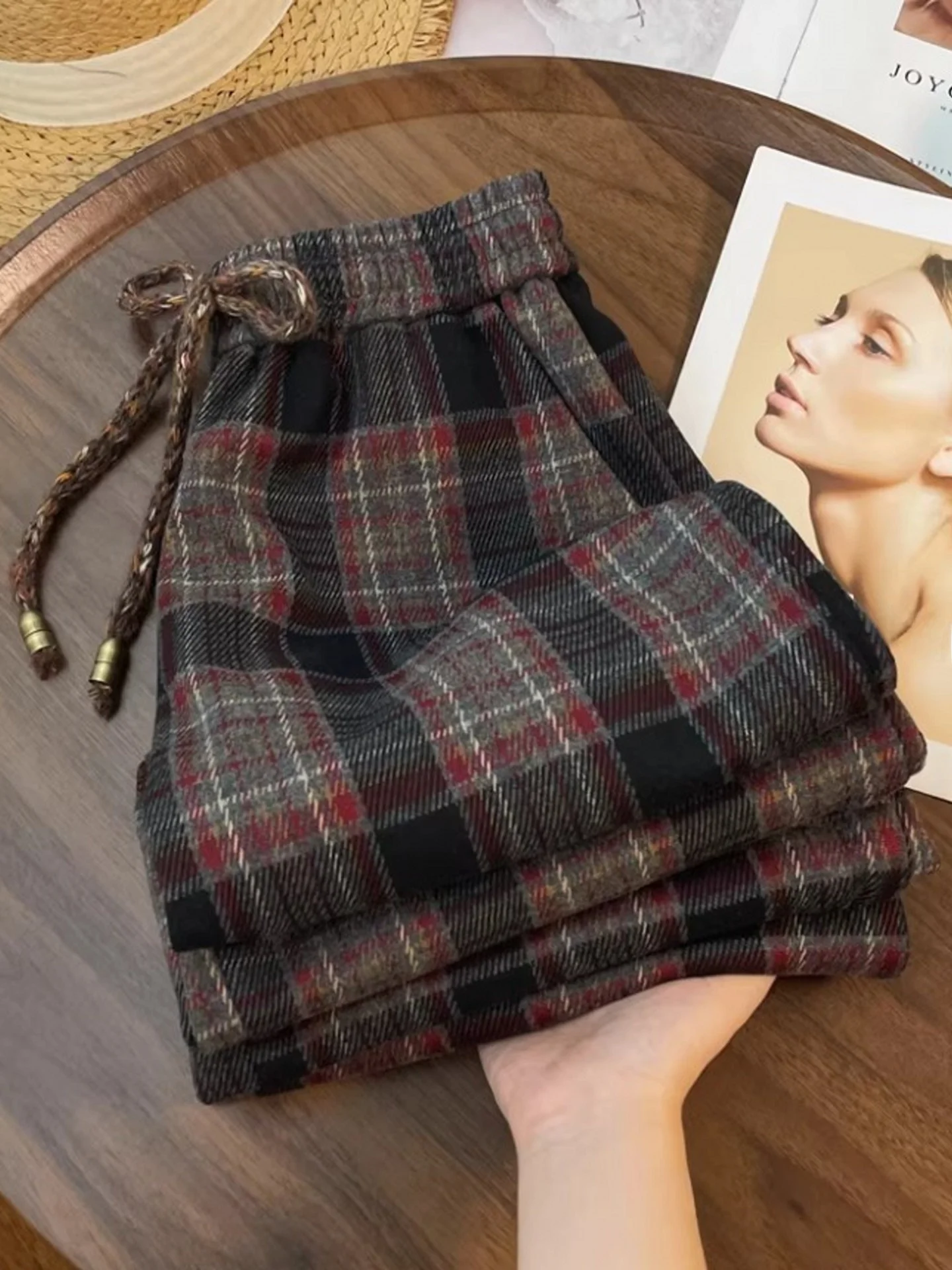 กางเกงขายาวทรงตรงลายสก็อตสำหรับผู้หญิง ฤดูใบไม้ร่วง ฤดูหนาว ทรงหลวม ช่วยพรางหุ่น สไตล์ลำลอง ใส่ทำงานได้