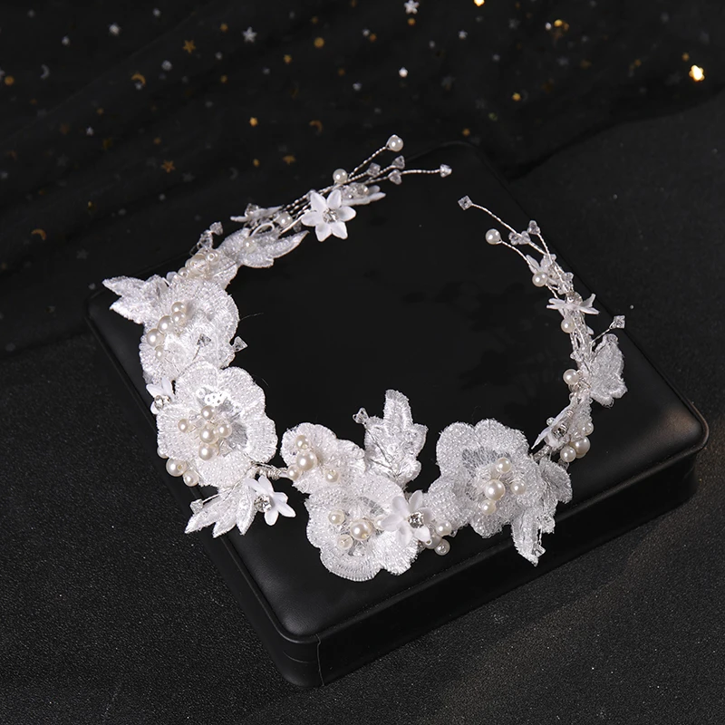 

Bridal hair with white flowers crystal hair with wedding headdress Pearl Flower Hair with handmade beaded jewelry accessories