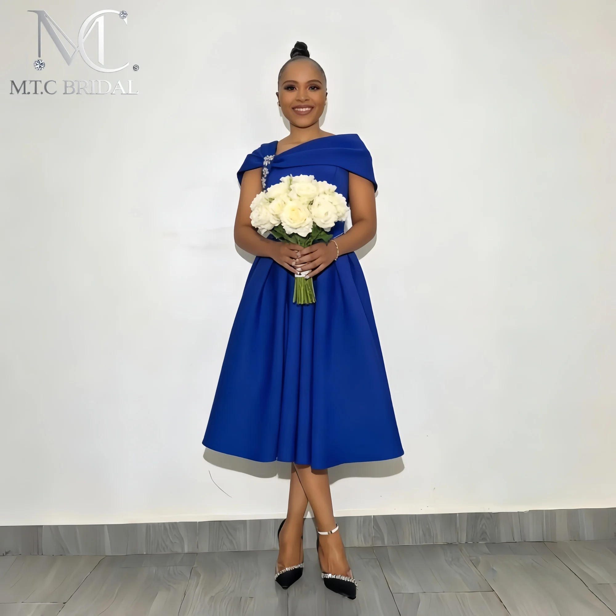 robes-courtes-de-demoiselle-d'honneur-en-gros-Epaules-denudees-coupe-a-line-chic-ornees-de-perles-et-cristaux-en-satin-noir-pour-femmes-robes-de-soiree-de-mariage-pas-cher
