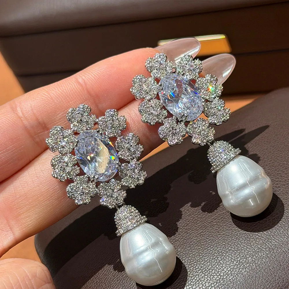 

Elegant Light Luxury Flower Zircon Fashion Fringed Earrings