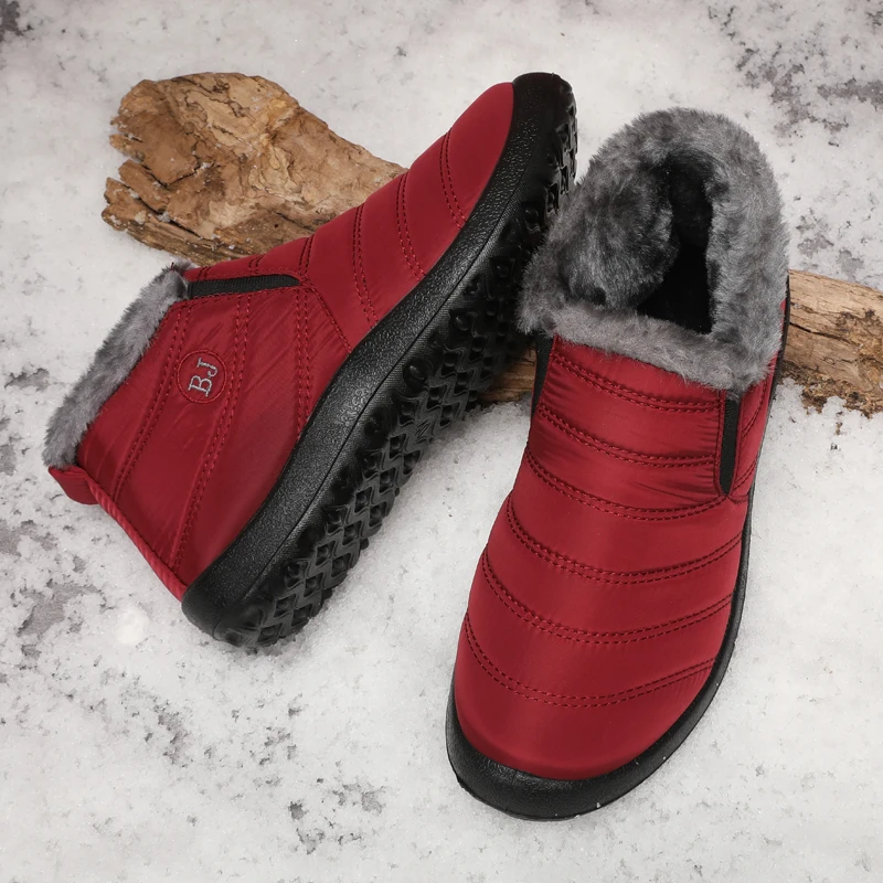 Women's winter short boots, lined and thickened for warmth, suitable for ladies and seniors, one-step slip-on design, anti-slip,