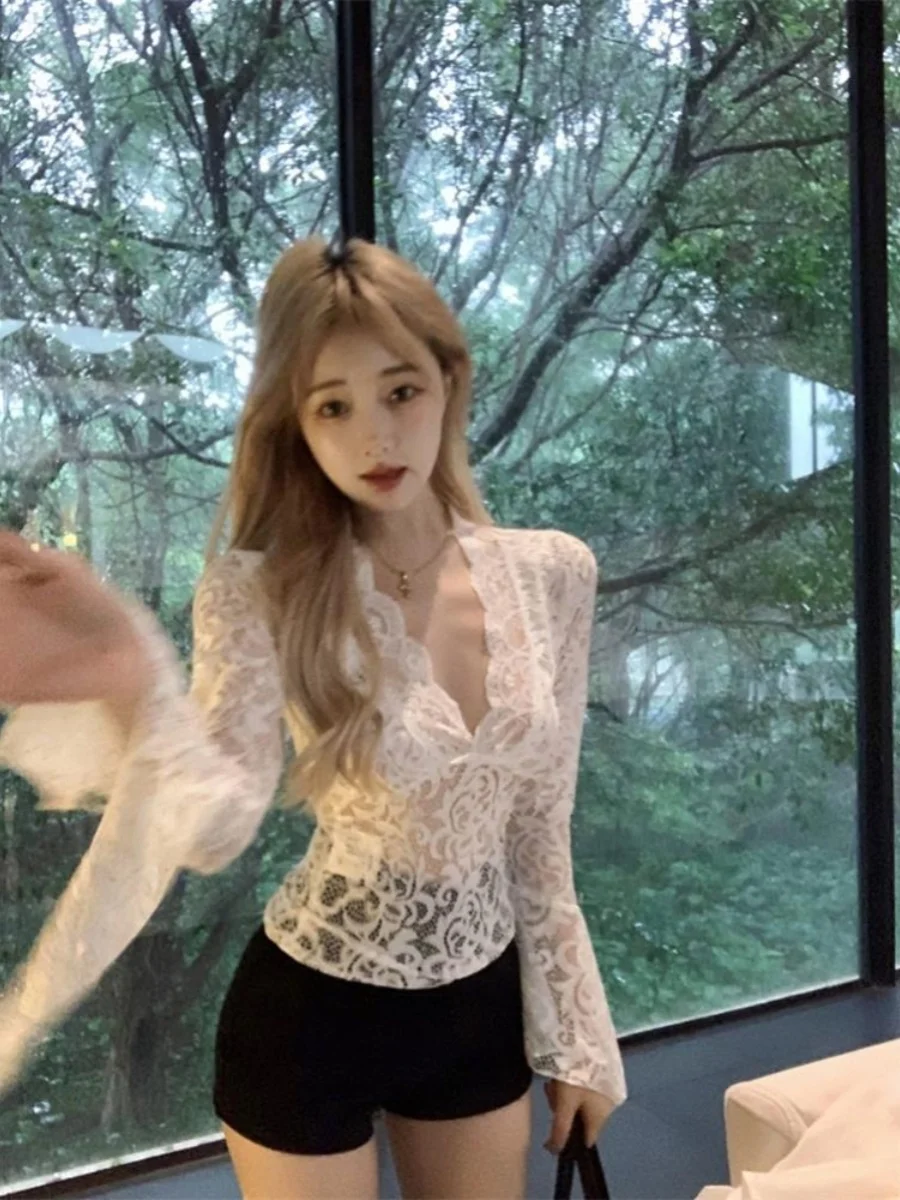 

Женская футболка приталенного кроя V-Ne Hollow out Lace Bell Sve Thin Korean Sle Commute Faion ort Sve Long Sve