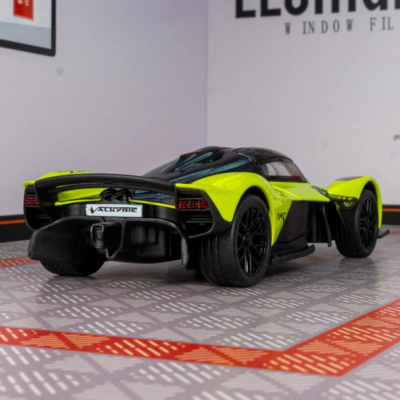 

1:32 Aston Martin Valkyrie alloy racing car model car door can open doors on both sides that can be opened rich details