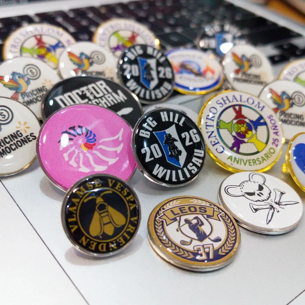 

Shirley custom 10pcs/lot round shape metal badges lapel pins with epoxy doming customize Insignia escolar personalizada