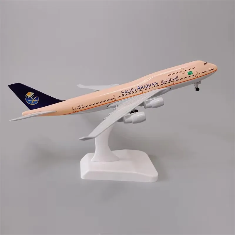20cm Alloy B747 Saudi Arabian Airlines Aircraft Model 747 Diecast Aircraft Model With Wheels Landing Gear Collections or Gifts