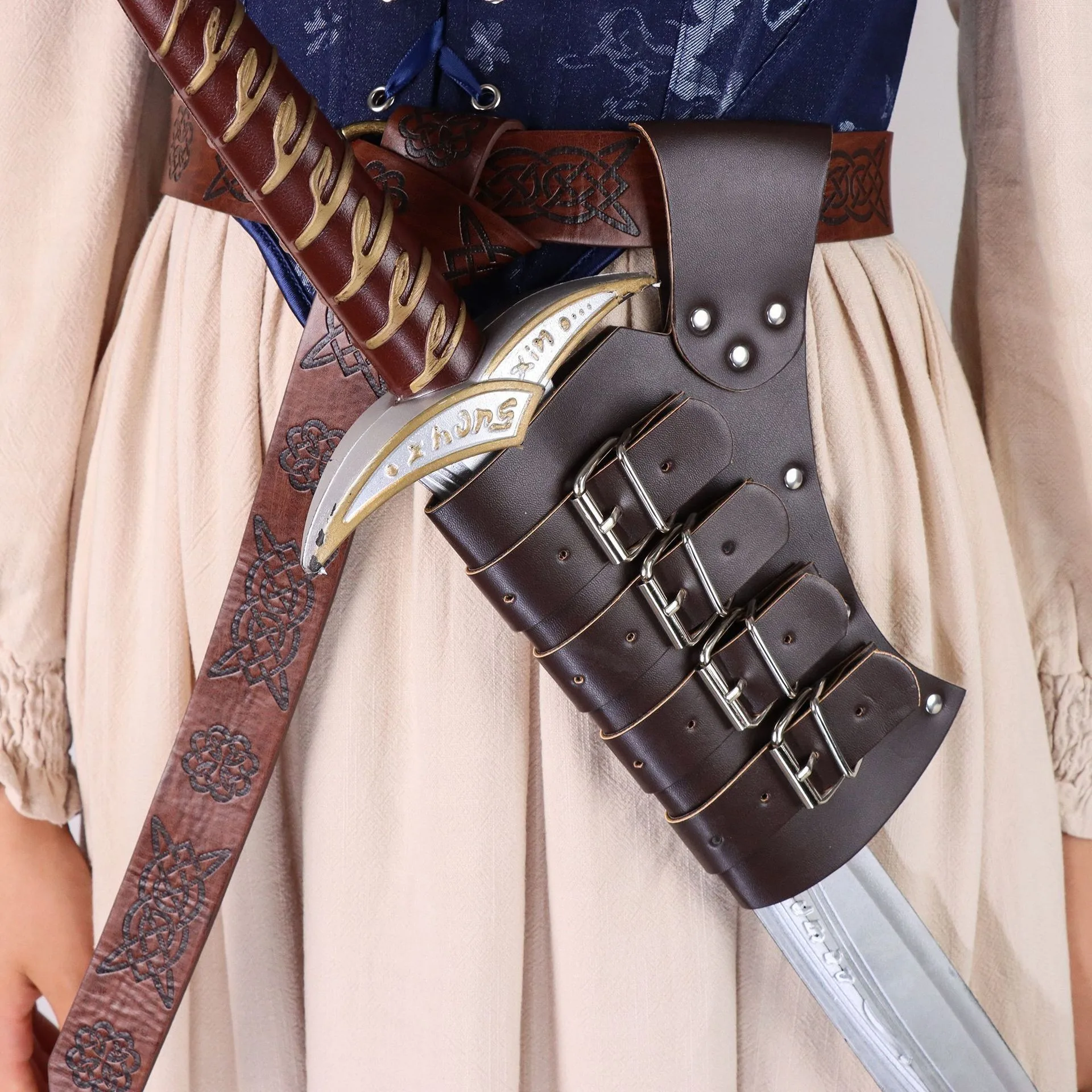 

1PC Medieval Hanging Diagonally Single Shoulder Scabbard,For Renaissance Faire LARP Halloween Cosplay Costumes(No Swords)