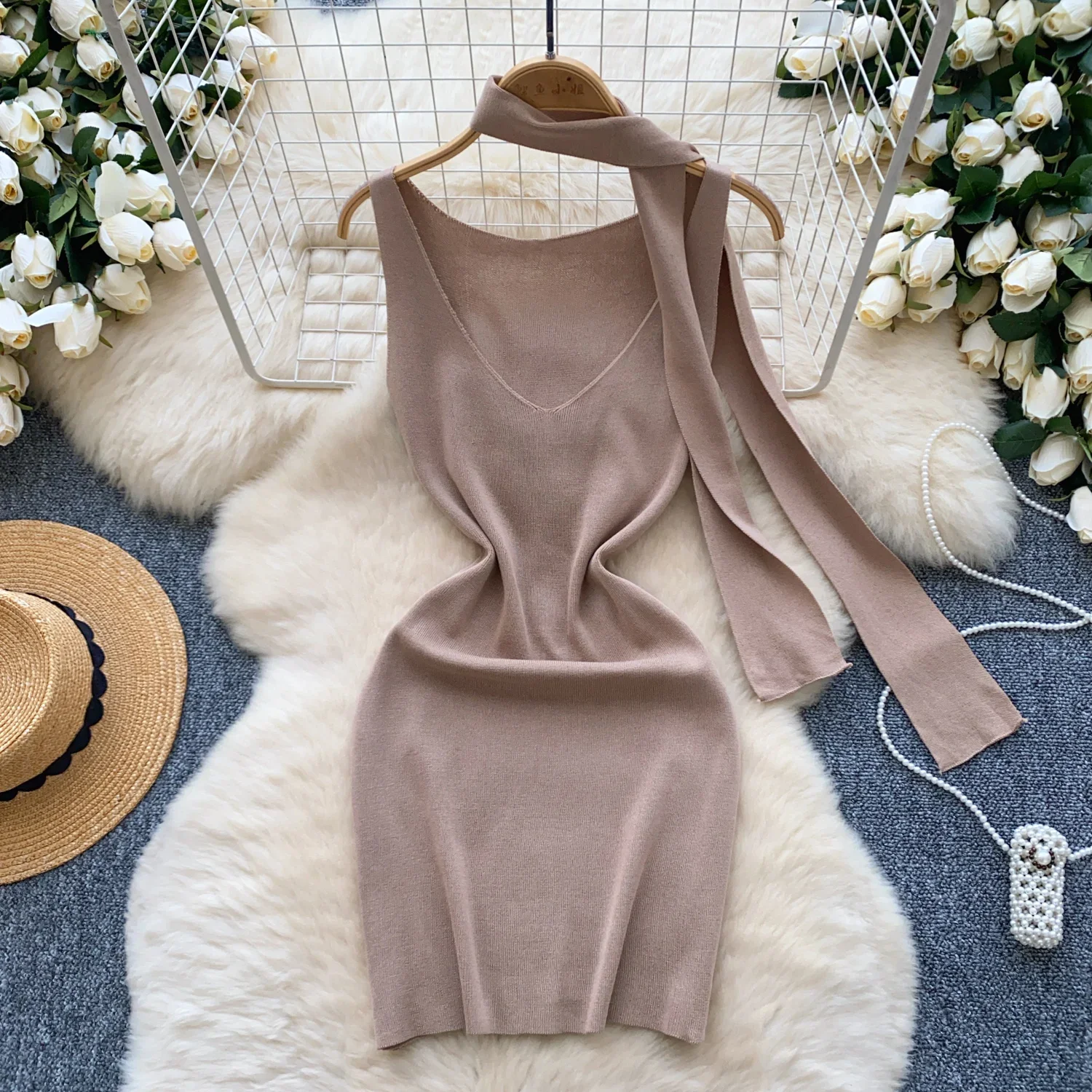 Mini vestido Bodycon sem mangas com decote em v feminino, monocromático, rosa, suéter sexy, elegante, streetwear, festa, clube, Y2K, verão, 2022
