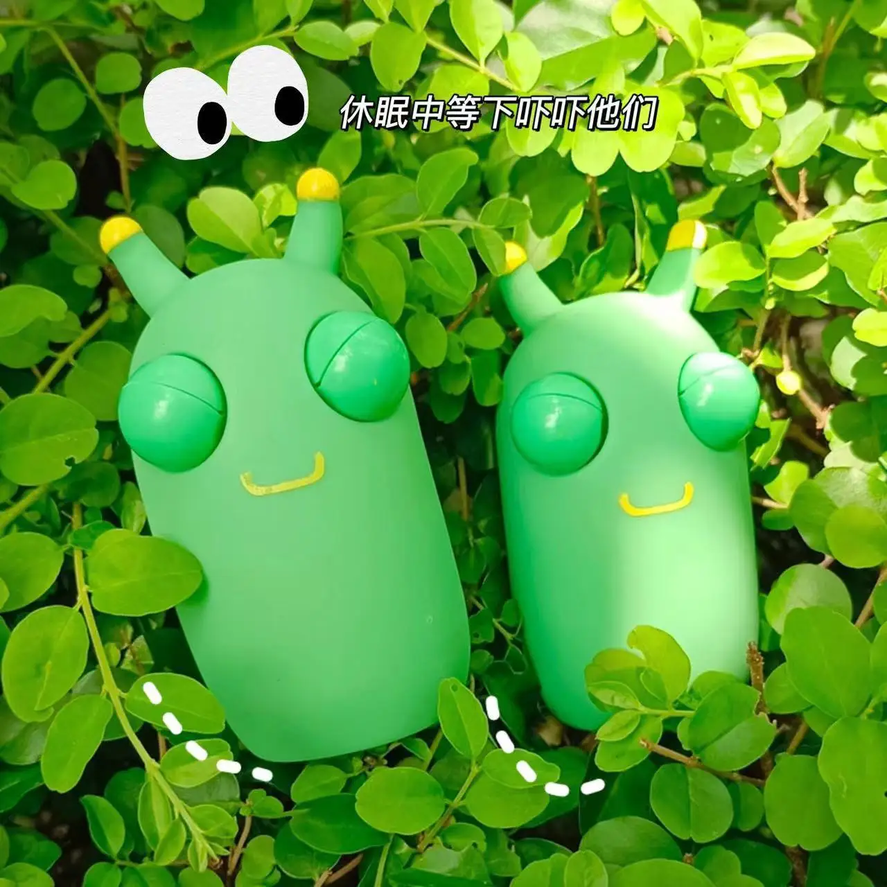 1PCS Squeeze is jaw-dropping, funny, stare at grass bugs, pinch music, vent