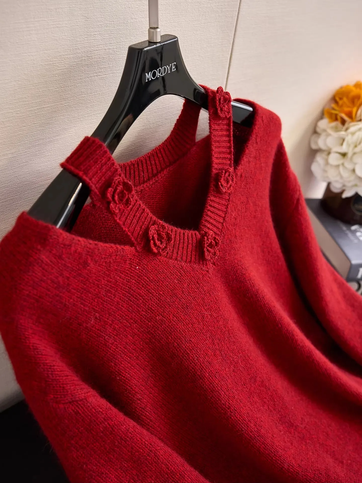 

Super Pure Desire Sle V-Ne Hollow out Woolen Knitted Sweater Red Hanging Ne 3D Flower Decorated Soft Commute Faion