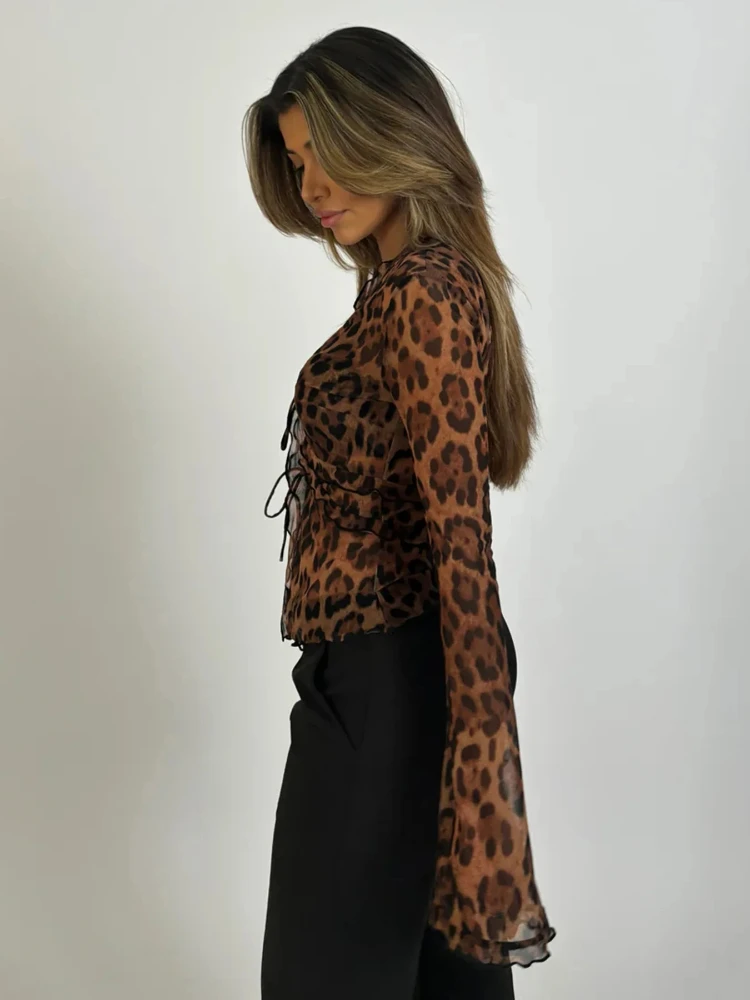 Camisas de malla con estampado de leopardo Vintage para mujer, cárdigan Sexy transparente con volantes y manga larga con lazo frontal, blusas sexys con cuello en V Y2K