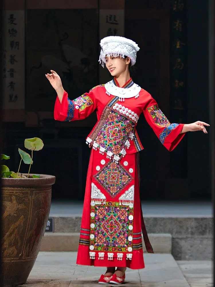 4-piece set of adult embroidery dance performance costumes for Yunnan Dong ethnic group