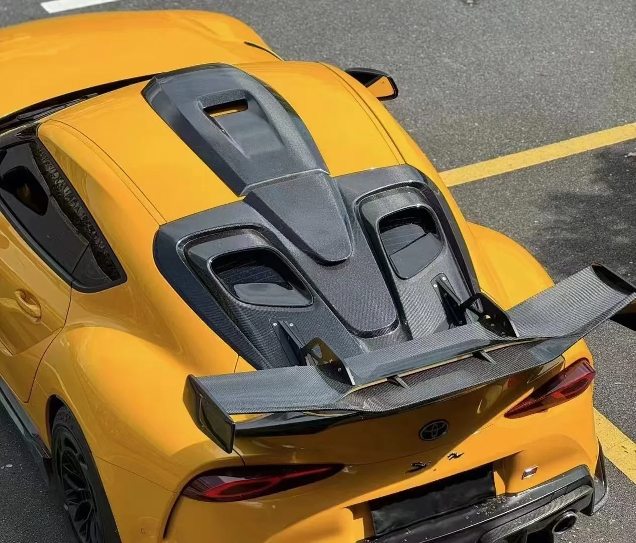 

Для модификации Toyota Supra, обновленная модель Моря, комплект объемного внешнего вида, хвостовая крышка из углеродного волокна GT, большой хвост