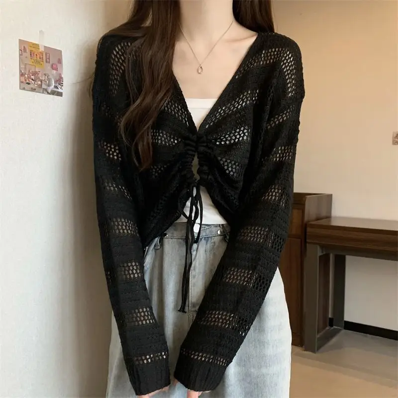 Vintage Hollow Out topy odzież damska sznurek z długim rękawem cienki dekolt w serek koszulka z dzianiny moda codzienna wiosenny letni top