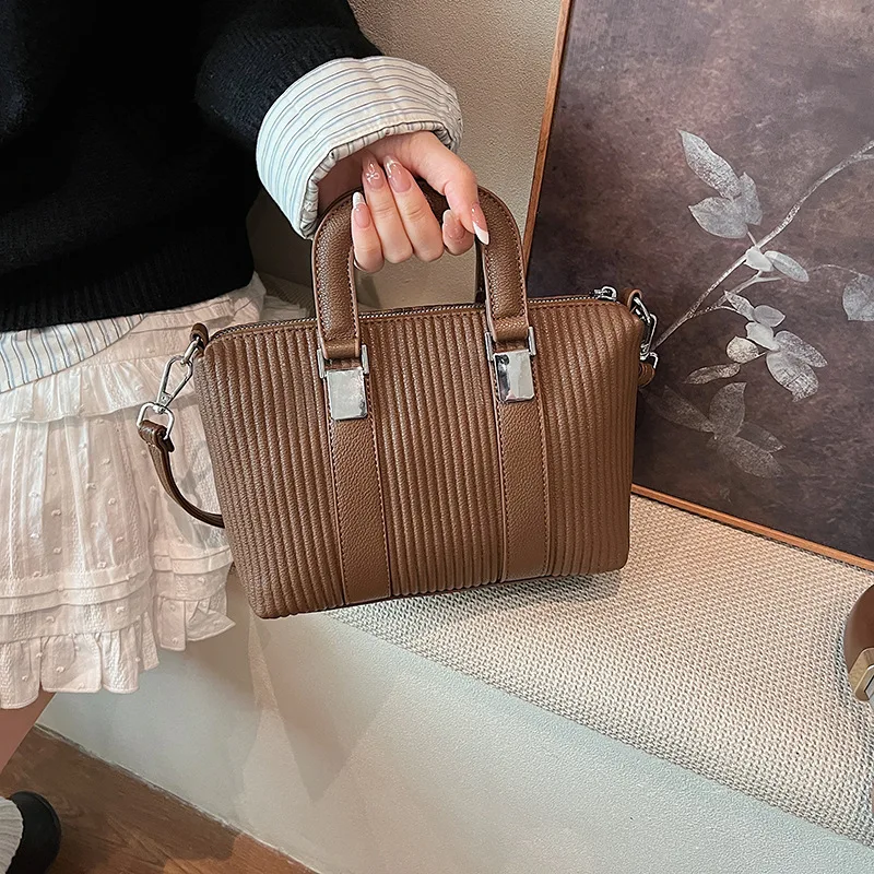 

2025 Vintage Tote Bag for Women Retro Shoulder Crossbody Purse This Years Popular Handbag Fashion Versatile Bag Trendy