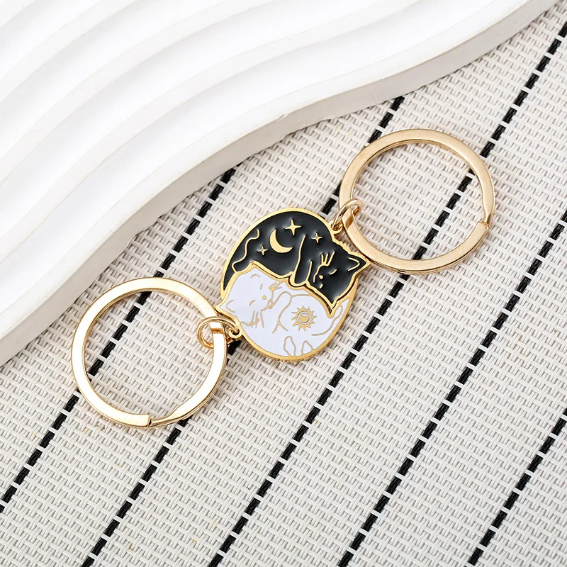 1Pair Cute Black and White Cartoon Sun Moon Hug Cat Keychain Animal Matching Key Ring Couple Lover Girl Pendant Necklace Gift