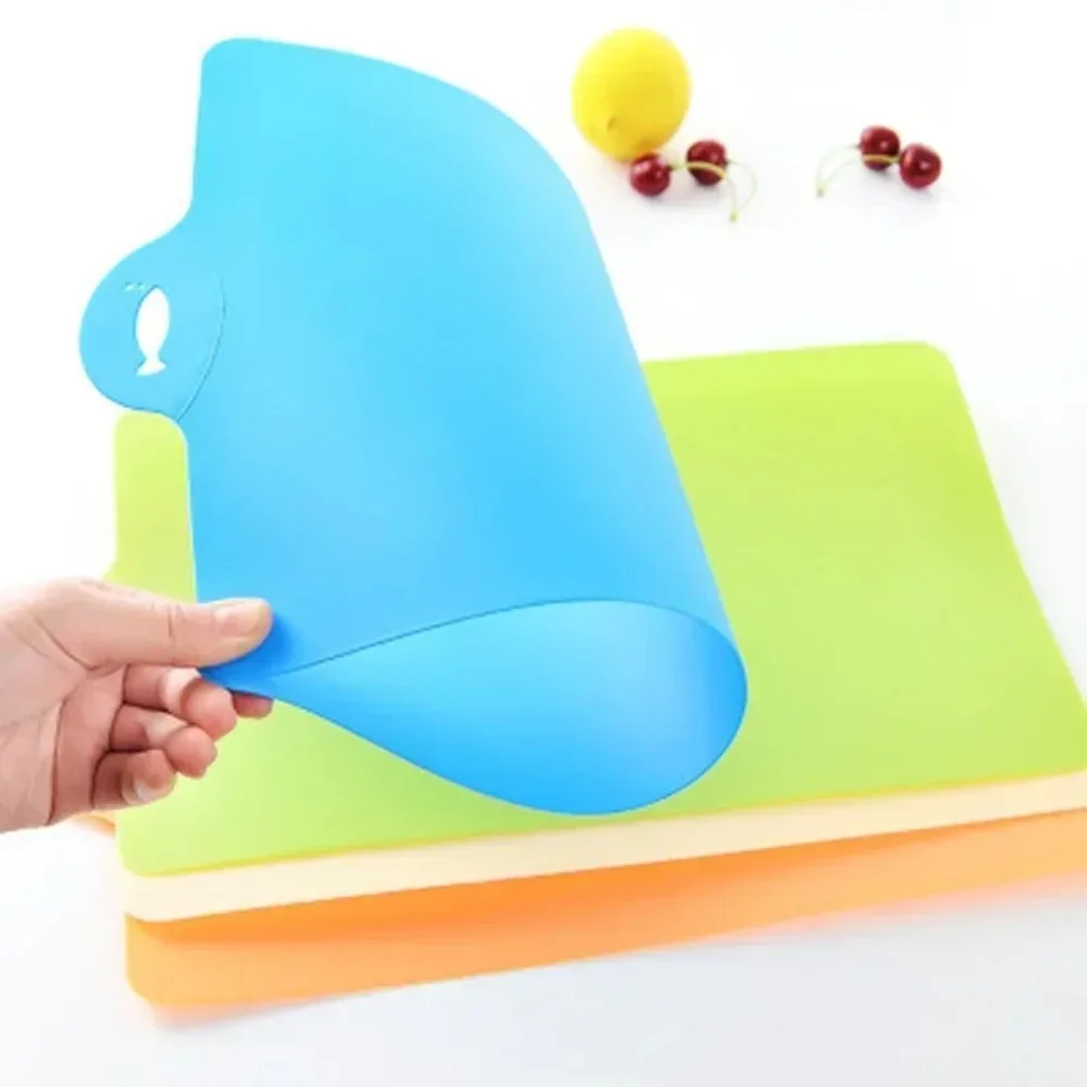 1 Pcs Kitchen Cooking Small Tools Flexible Plastic Cutting Board Food Slice Cut Chopping Block Color Random Accessories Supplies