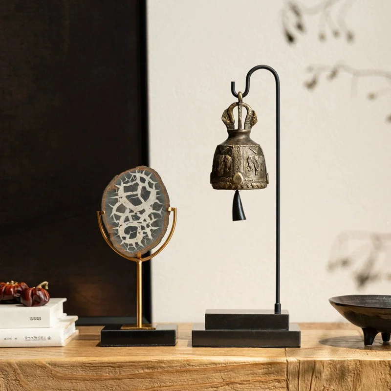 Silent retro style wind chimes, with metal base, decorative metal crafts, suitable for living room desktop home decoration