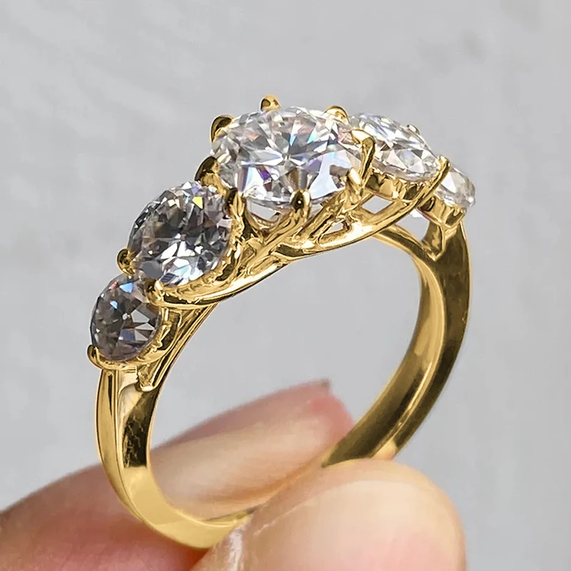 Huitan Gold Farbe Hochzeit Band Ewigkeit Ringe für Dame Luxus Klaue Set Runde Zirkonia Finger Schmuck Weibliche Wunderschöne Accessoires