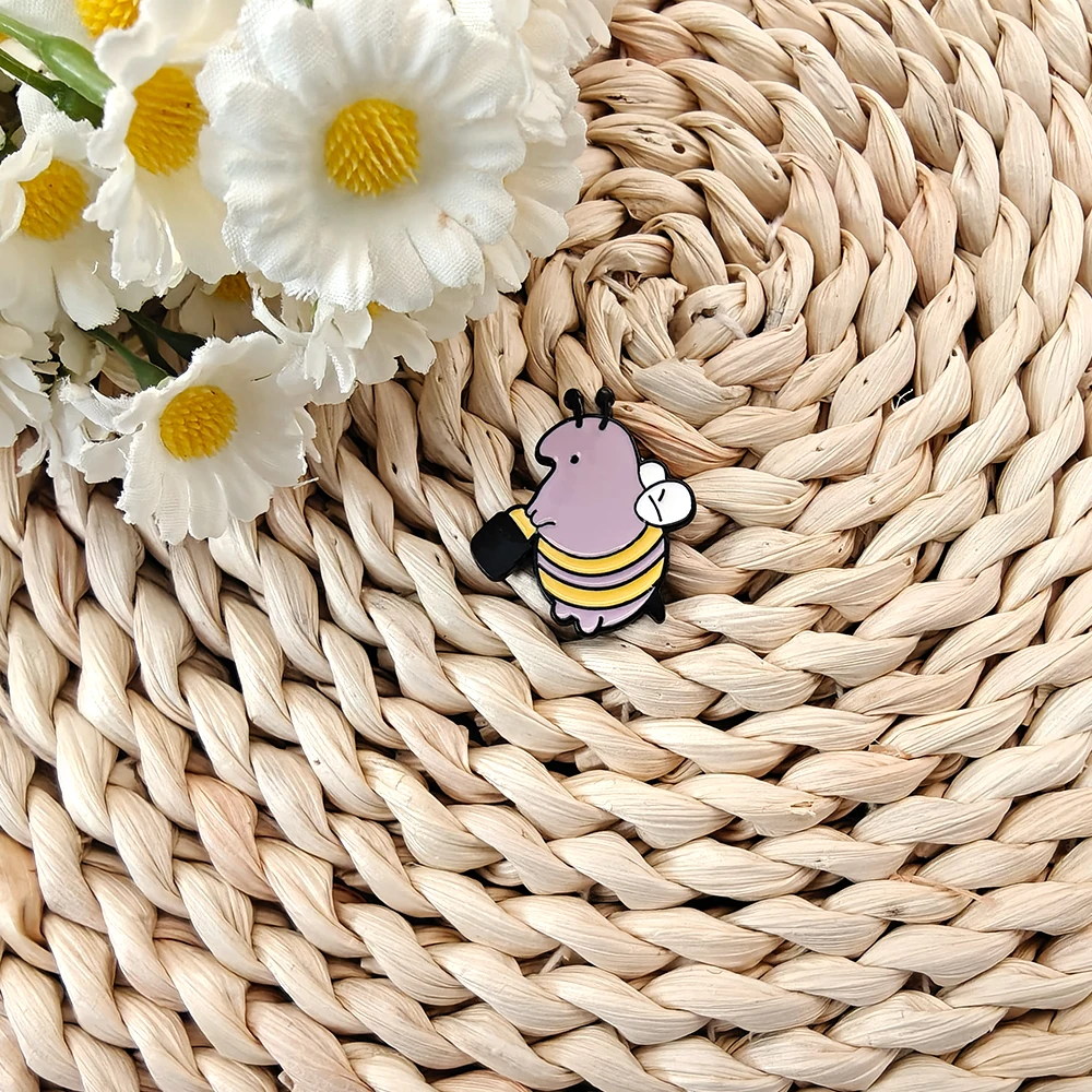 Creative Little Bee Capybara Shaped Badge Personalized Simple Animal Insect Metal Accessories Brooch Collar Needle Gift