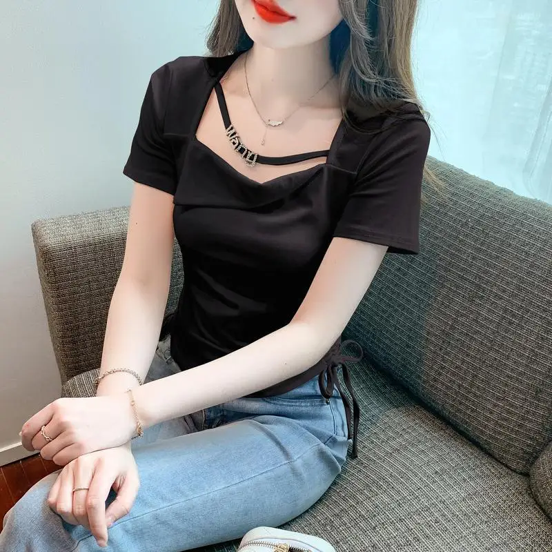 Nowa koszulka z krótkim rękawem w letnim stylu dla kobiet, wąska i wszechstronna, w jednolitym kolorze