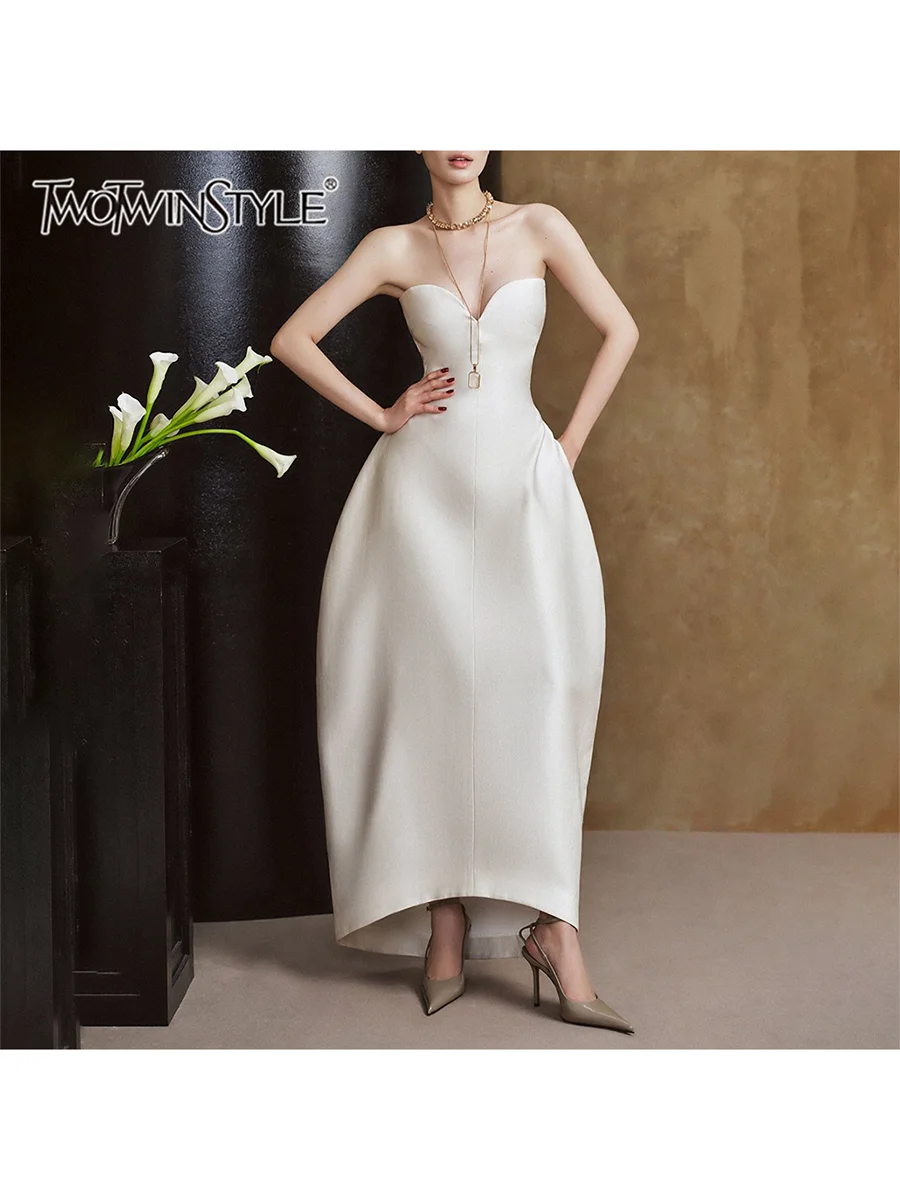 

TWOTWINSTYLE Элегантные однотонные платья для женщин без бретелек, без рукавов, с завышенной талией, с драпировкой, модная женская одежда 2026 Новинка