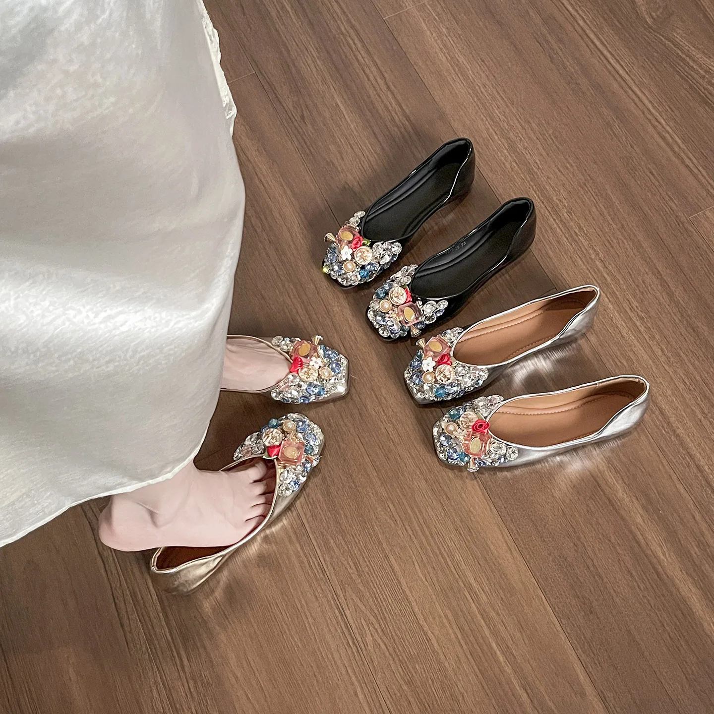 

Women Soft-soled Round-toe Single Shoes Gentle Style with Rhinestones Shallow Mouth Flat-soled Bean Shoes Ballet Flats Fashion