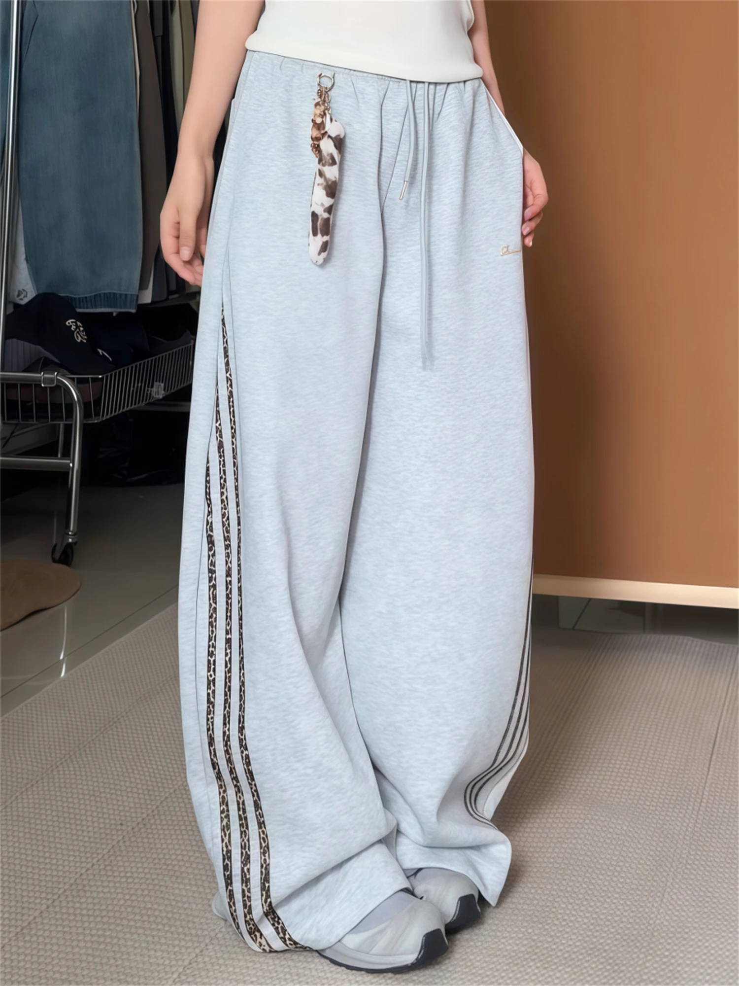 Women's Y2K Streetwear Baggy Sweatpants Gray with Leopard Print Side Stripes Drawstring Wide Leg Trousers Casual Fashion Pants