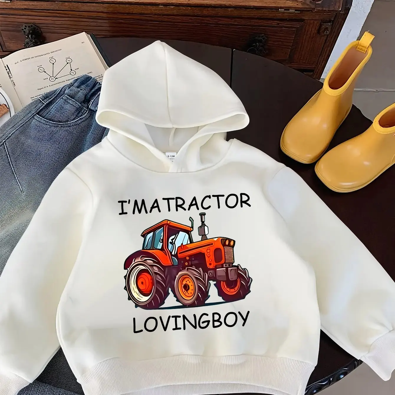 The cartoon tractor design is fun and adds a touch of sporty style; a fashionable hooded sweatshirt for autumn and winter.