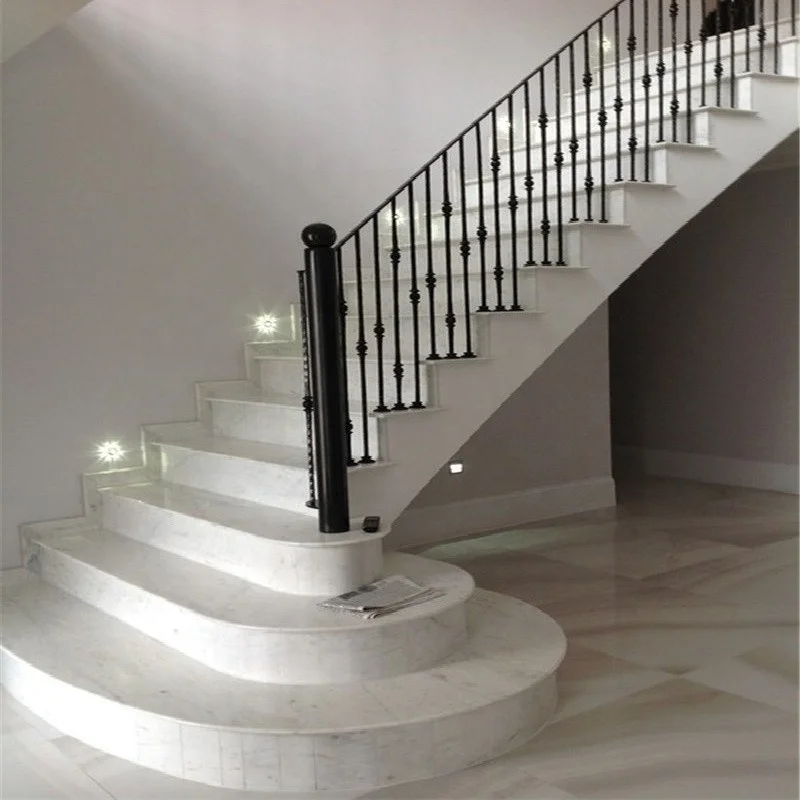 Personalizzazione delle scale in marmo bianco, scale in marmo per interni prefabbricate, scale per interni ed esterni, pietra naturale dell'hotel per una grande piccola casa