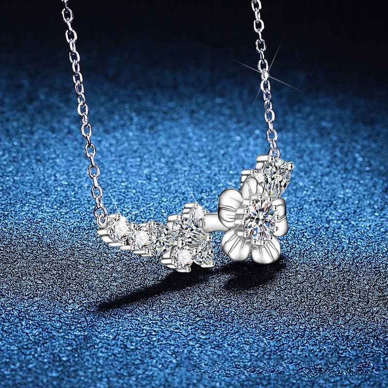 LioraGem Simple Smiling Flower Moissanite Pendant for Women, Rotating Flower Moissanite Necklace Platinum PT950 Stamp