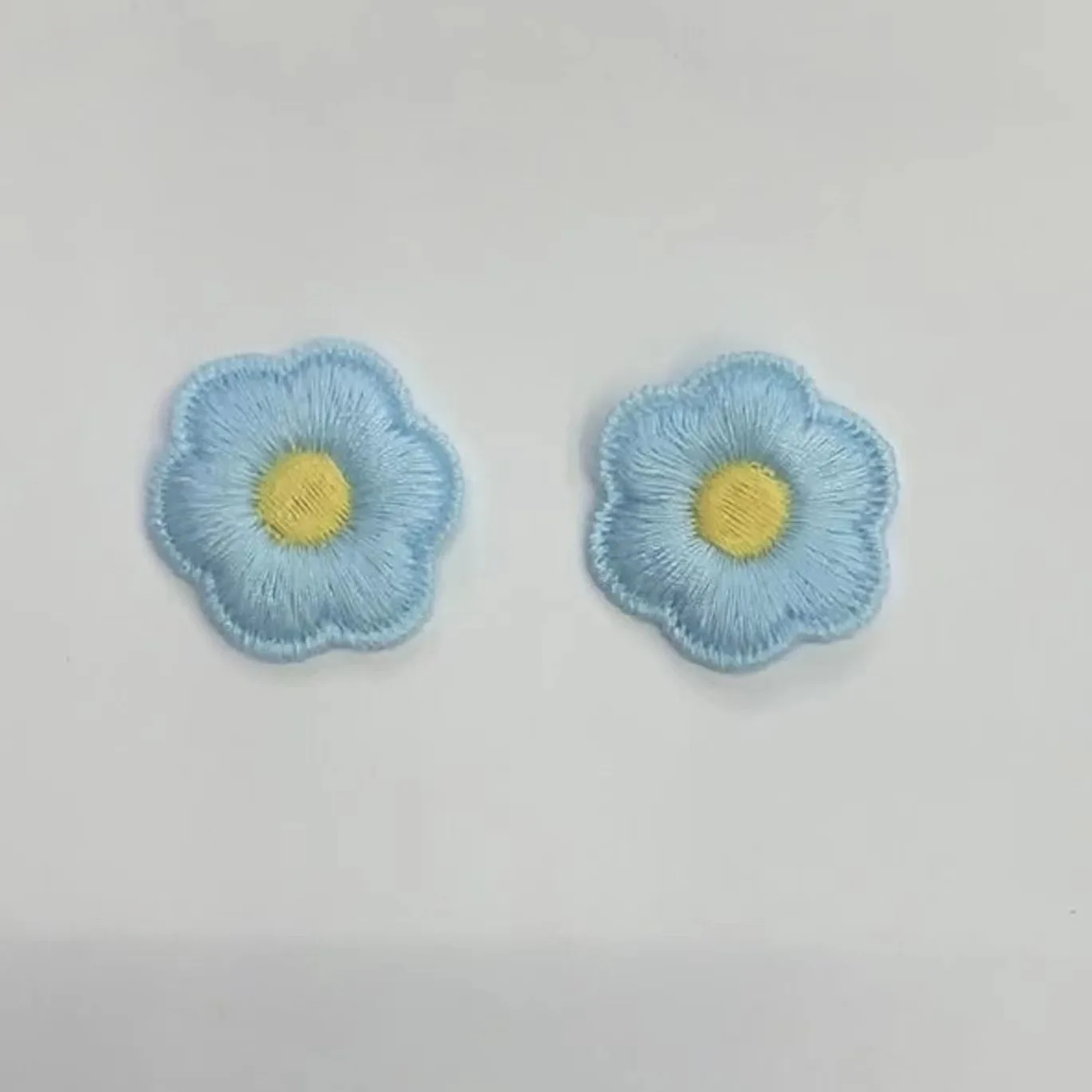 30 Stück Stickerei Sonnenblume Stoff Aufkleber dekorative DIY Kinder Haarschmuck Kleidung niedlichen kleinen Blumen Kleidung Zugang