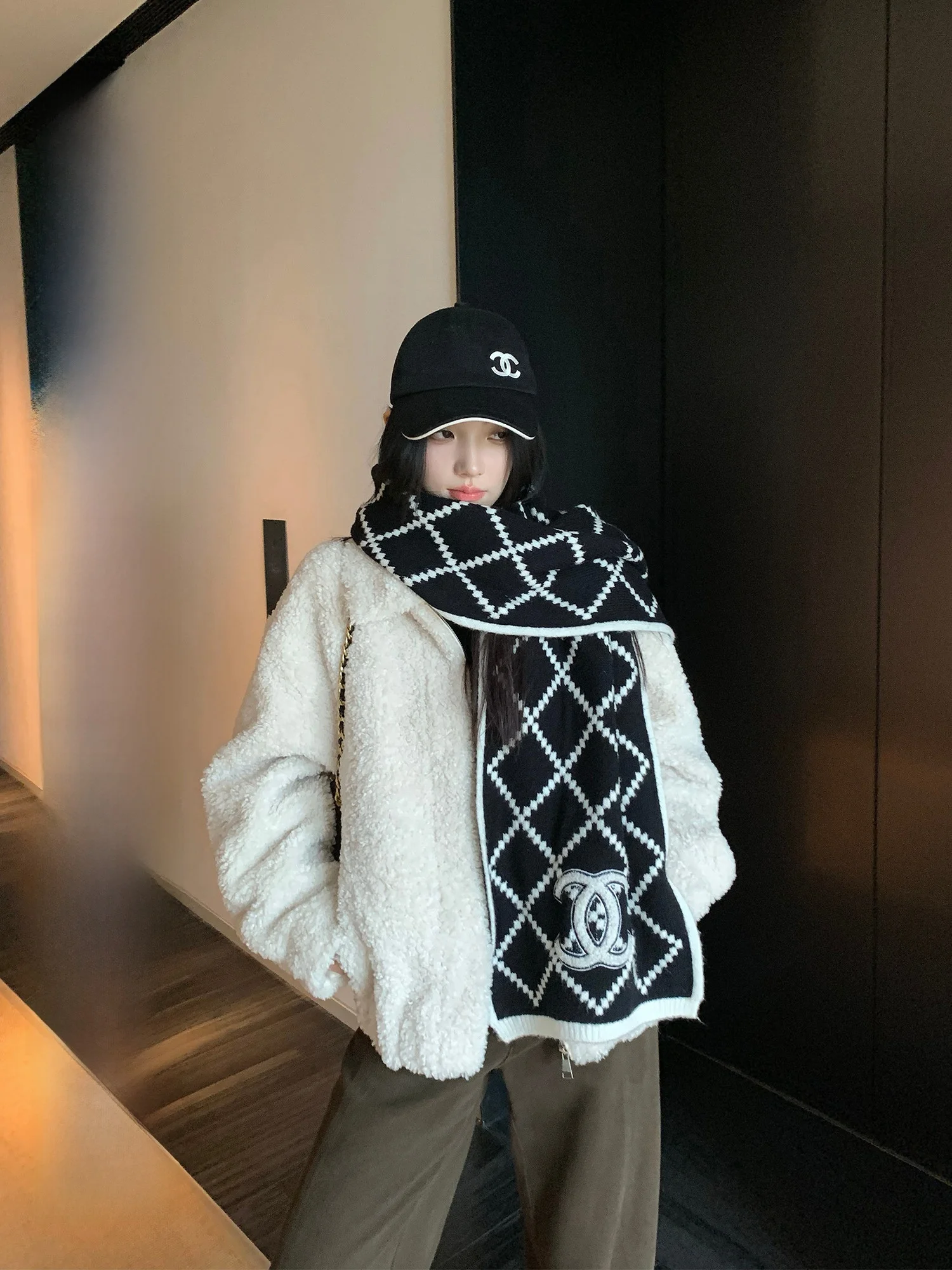 

Eco-Friendly Lamb Fur Jaet Women's Autumn Winter Flip Collar Inteated Skin Fur White Woolen Lamb Skin Leather Coat