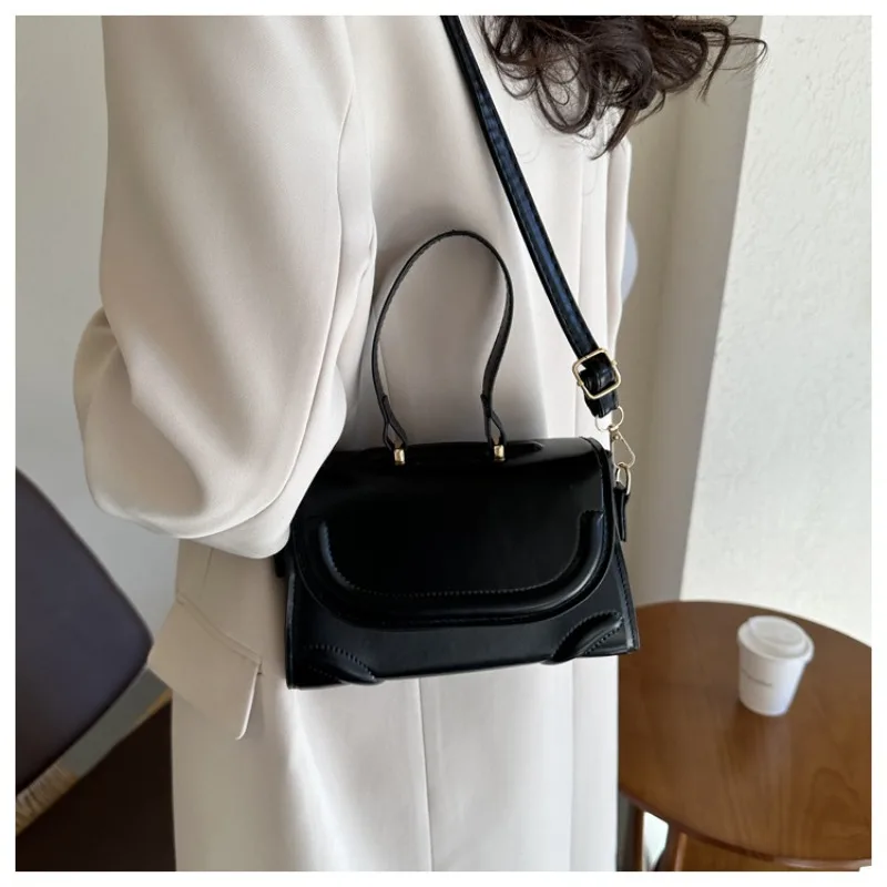 

Niche Design Crossbody Bag for Women's New Trendy Winter Versatile Shoulder Crossbody Bag Casual Small Square Shoulder Bag