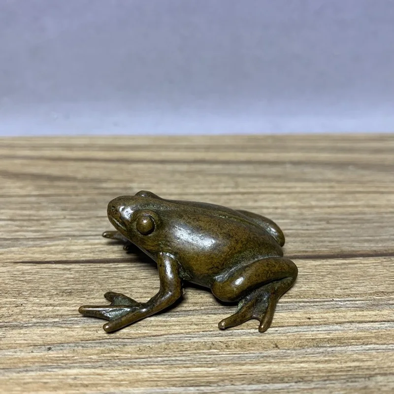 Vintage distressed pure copper frog ornament, hand-held toy, pen holder, paperweight, solid tea pet, tea toy, pen rest