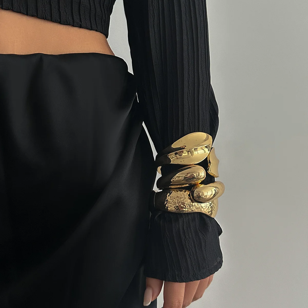 Chunky Retro Color Contrast Spring Loaded Open Cuff for Women Large Water Drop Hug Shape Edgy Stylish High Quality Metal