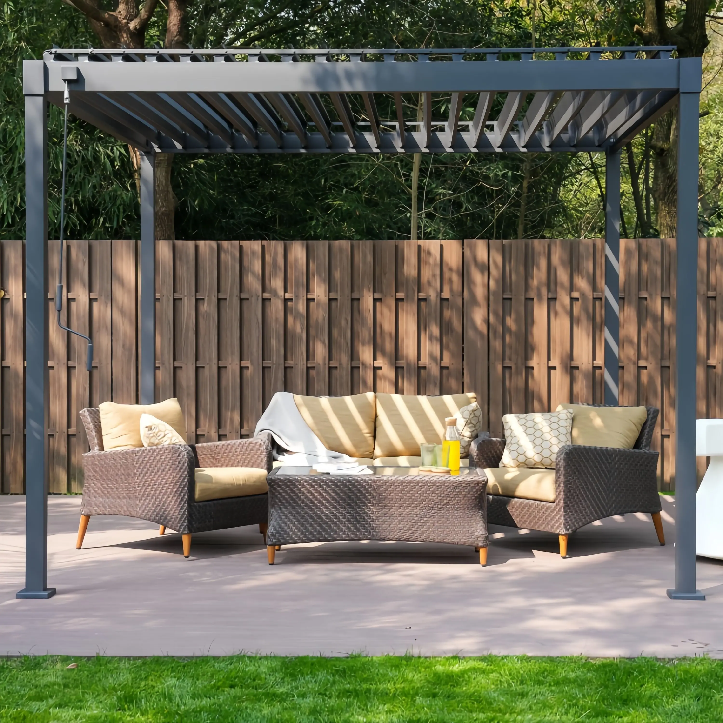 

Louvered Aluminum Motorized Manual Pergola