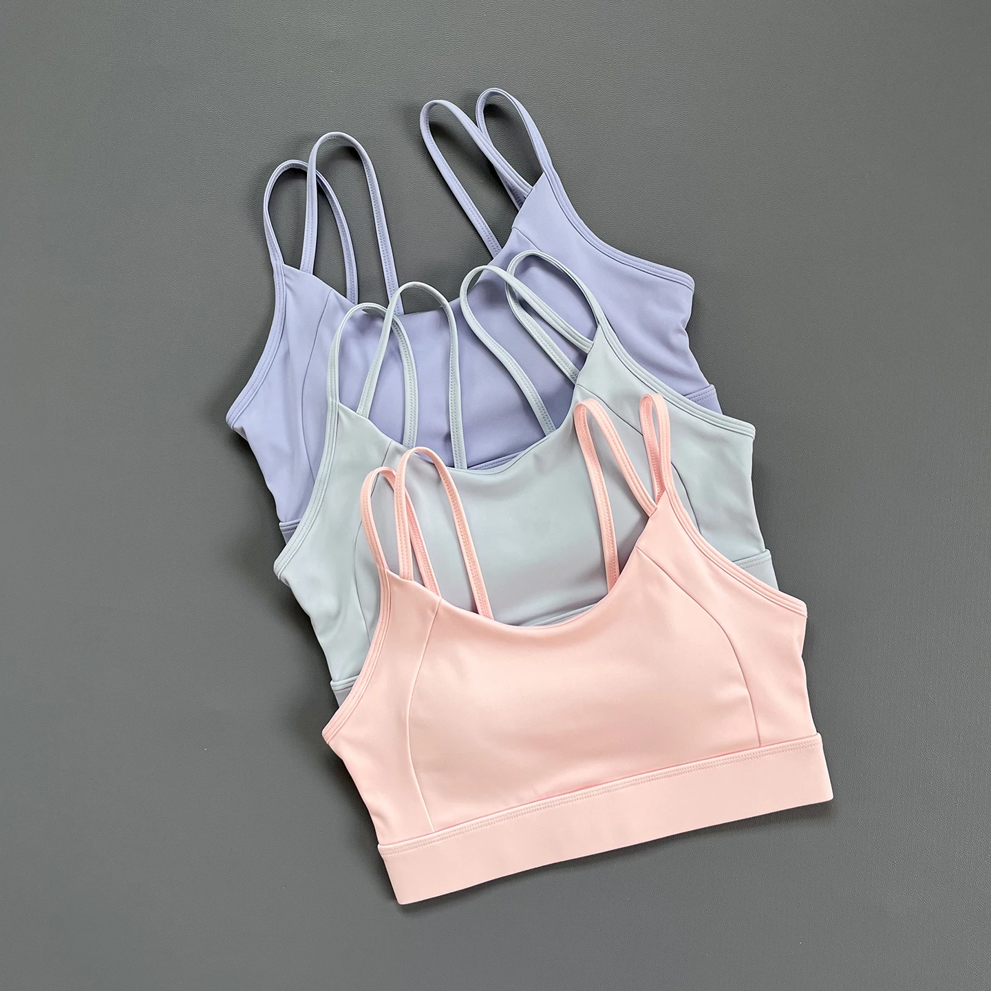Damen Sport-BH mit Doppelten Dünnen Trägern und Überkreuztem Rücken, Gepolstert, Stoßfest, für Yoga, Fitness, Laufen und Workout, Crop-Top