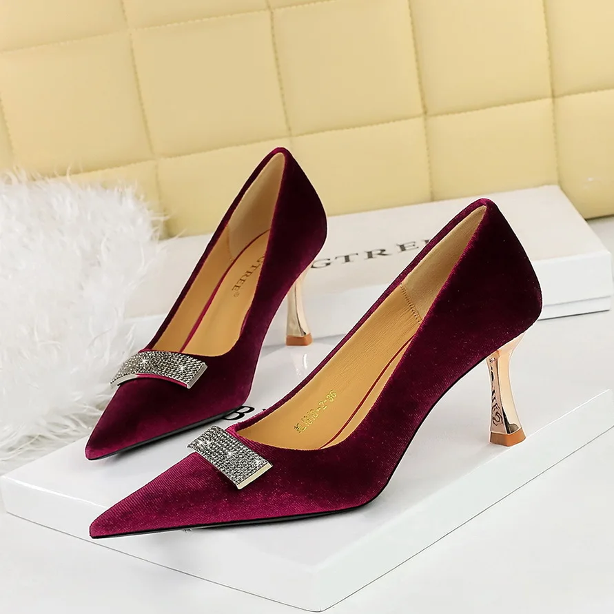 

Style Banquet Women's Shoes Suede Surface Shallow Mouth Pointed Metal Rhinestone Decorative High Heels Single Shoes Women Pumps