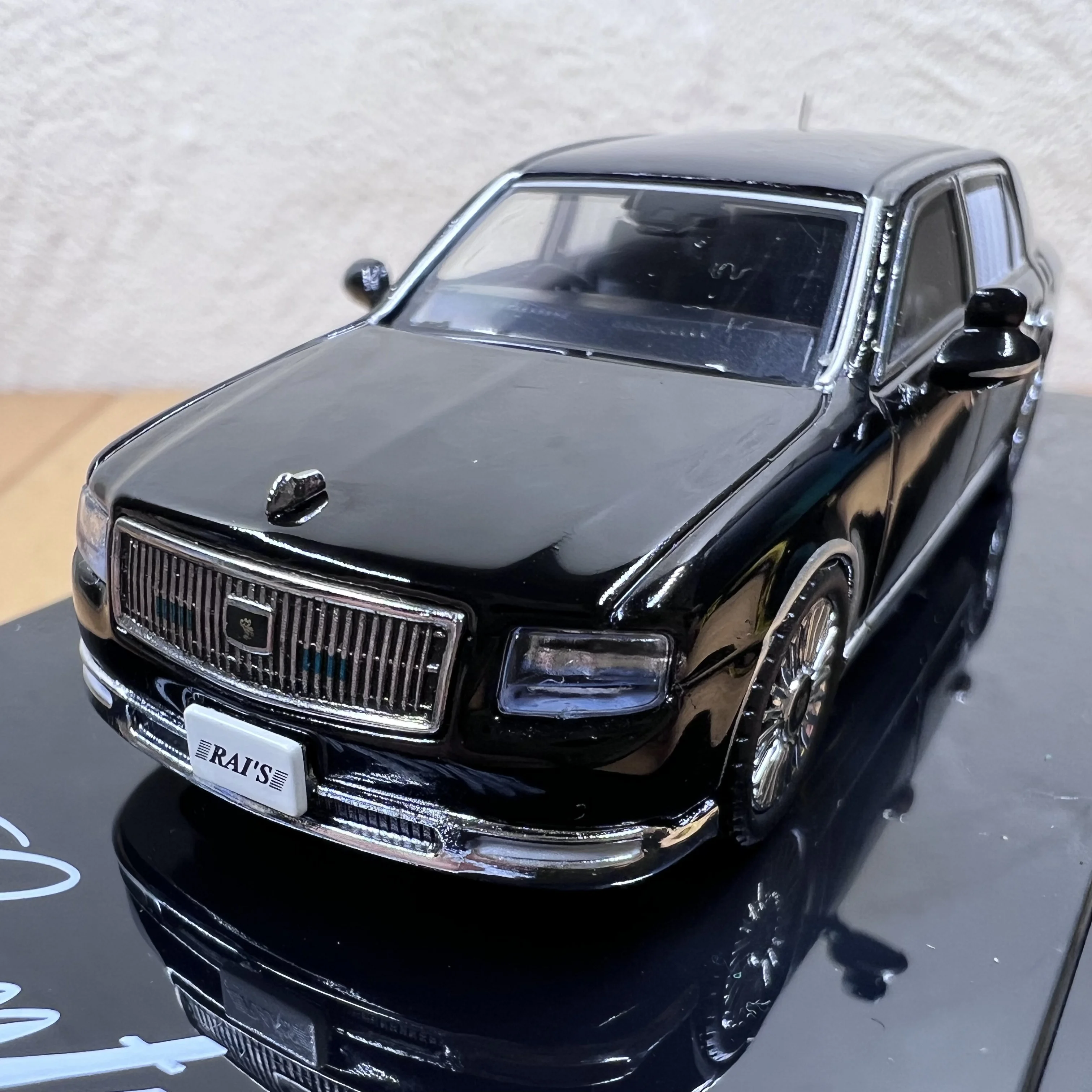 Diecast 1:64 Scale Toyota Century Limousine Alloy Car Model Decoration Scene Collectible Toy Gift Souvenir Display Ornament