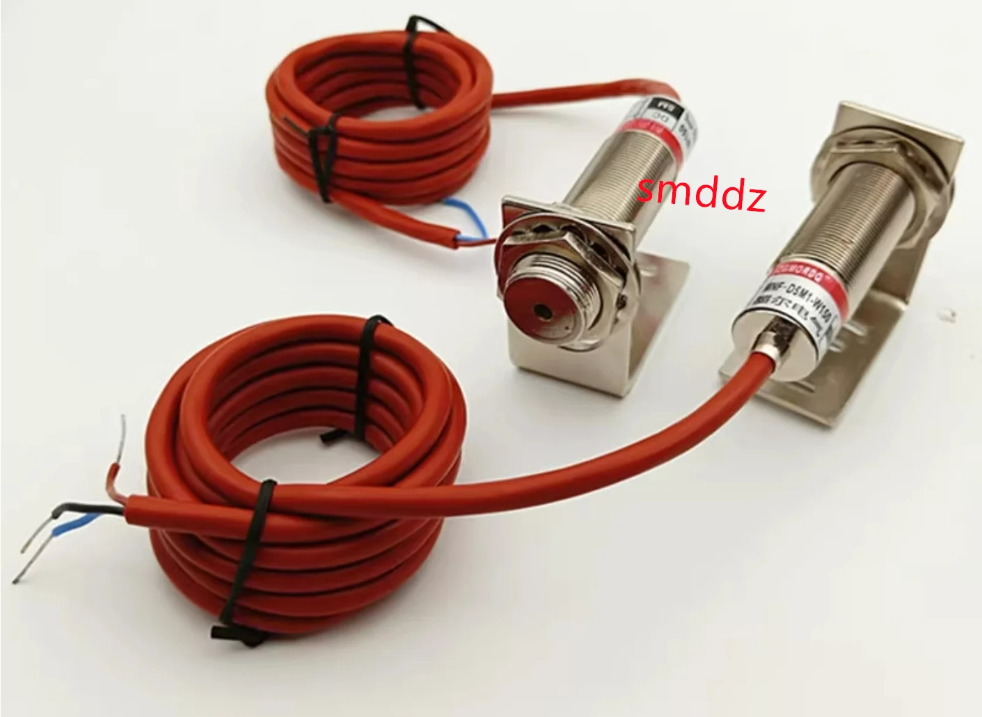 

1pcs / M18 photoelectric switch with high temperature resistance: MNF-D5M1-W150 Infrared/Laser Sensor 20 meters