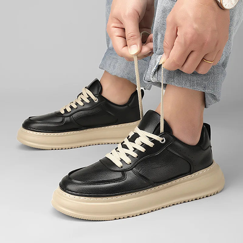 

2025 Новые дизайнерские туфли на плоской подошве для мужчин. Высококачественные модные повседневные кожаные кроссовки. Мужские однотонные осенние туфли на шнуровке.